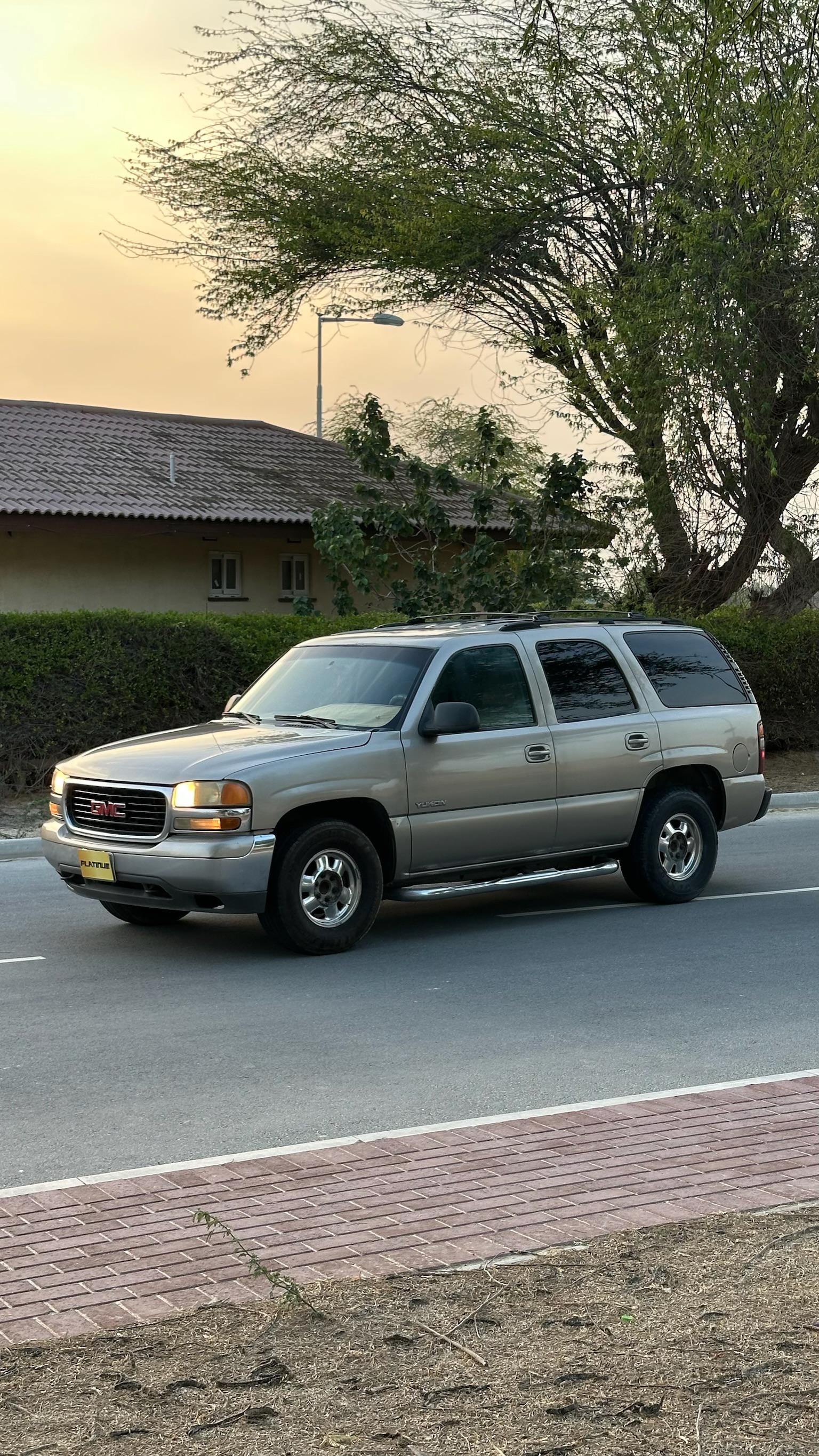 GMC YUKON 2002 • SUV